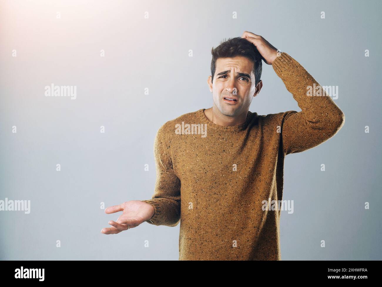 Portrait confused man scratch hi-res stock photography and images - Alamy