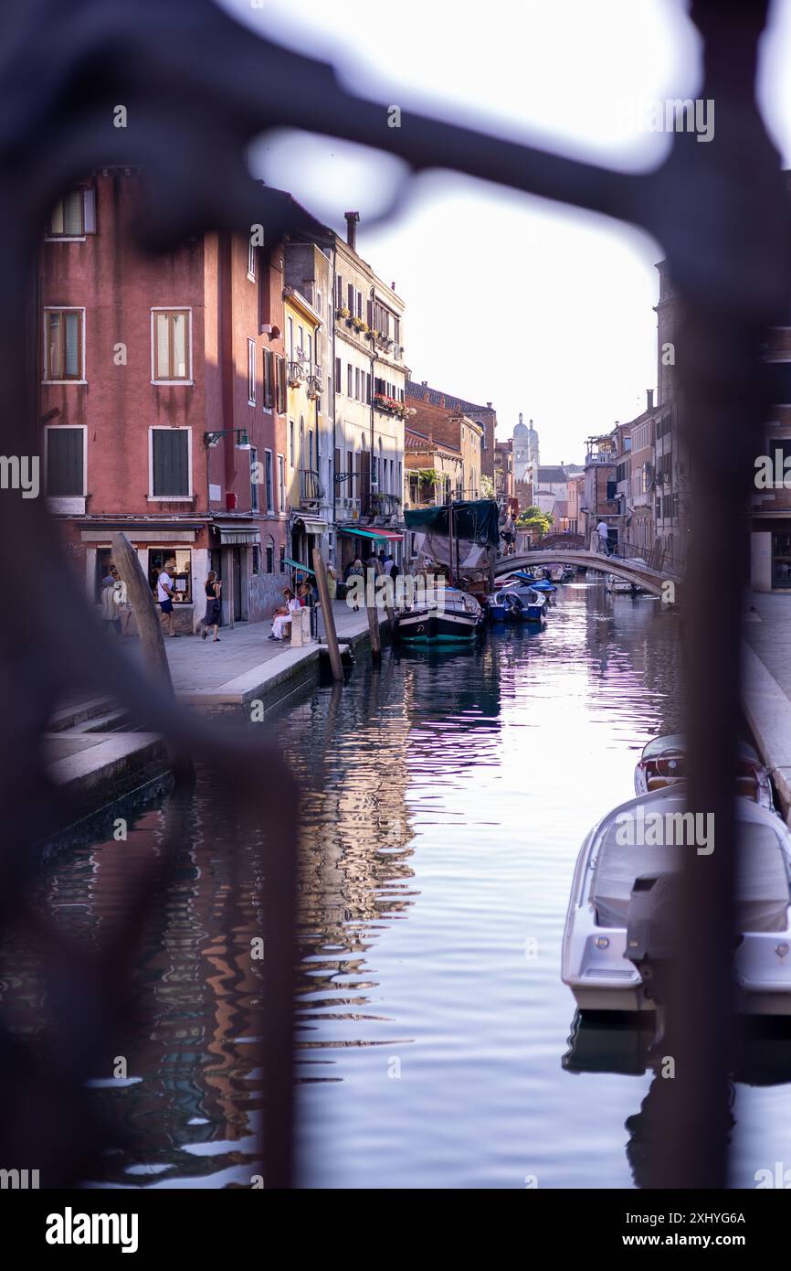 Motor boat canals hi-res stock photography and images - Alamy