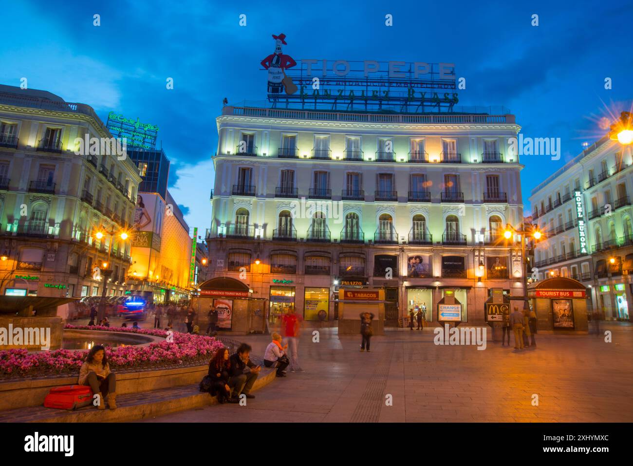 Puerta Del Sol Night View Madrid Spain Stock Photo Alamy puerta-del-sol-night-view-madrid-spain-stock-photo-alamy