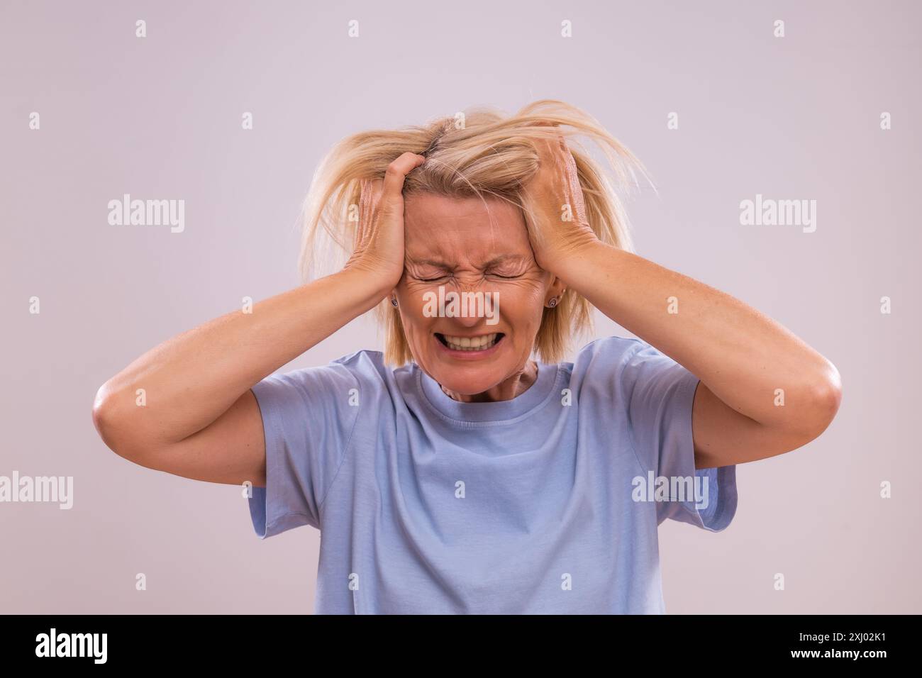 Mature woman screaming hi-res stock photography and images - Alamy