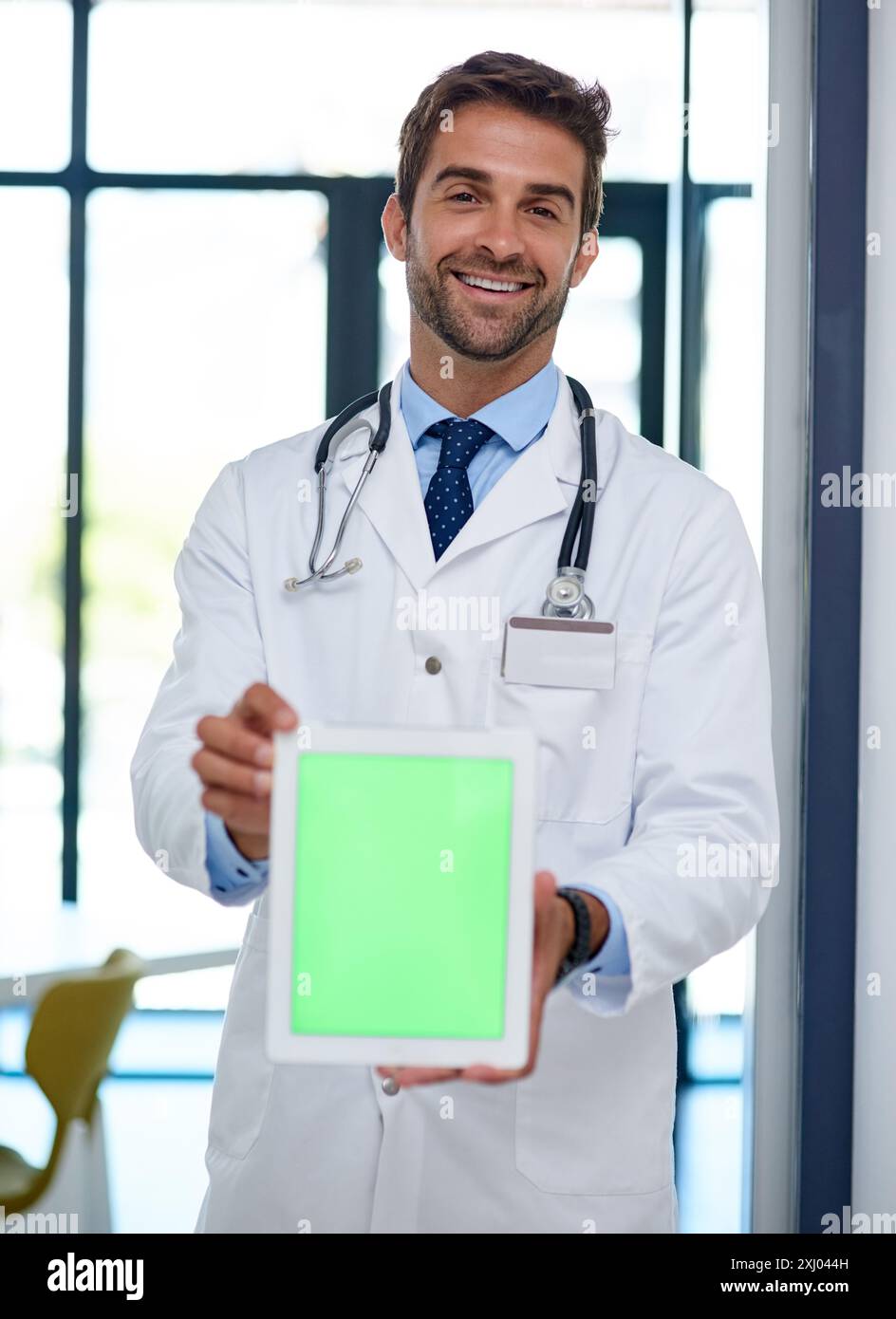 Doctors consulting green screen hi-res stock photography and images - Alamy