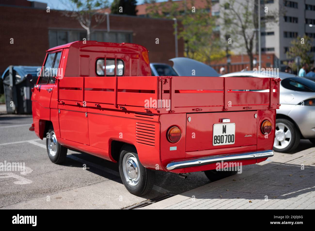Shiny red van hi-res stock photography and images - Alamy