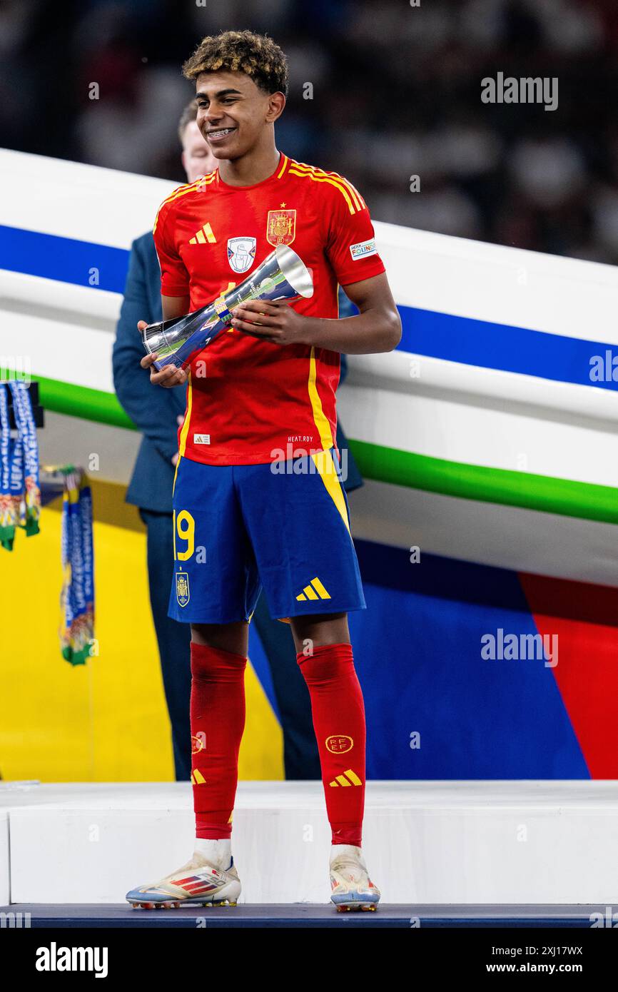 Lamine Yamal Spain Trophy Hi res Stock Photography And Images Alamy