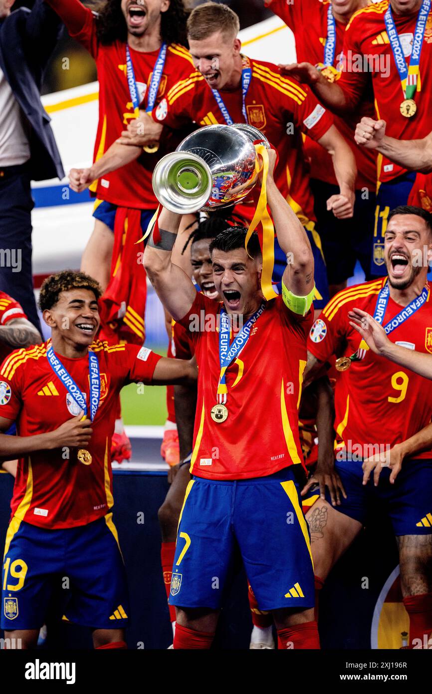 Lamine yamal euro 2025 trophy hires stock photography and images Alamy