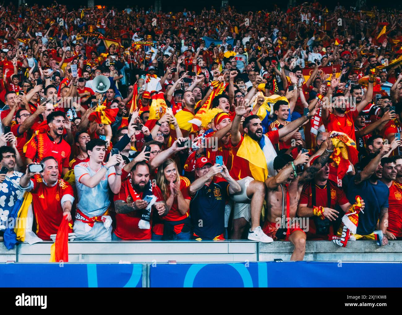 Spain Fans Berlin, Olympiastadion, 14.07.2024: Fans of spain celebrate the 2:1 ...