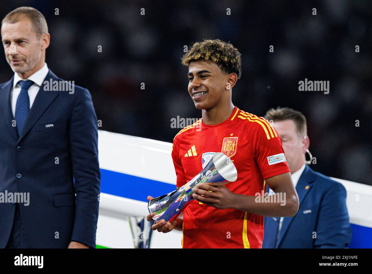 Lamine Yamal seen winning youth player of the tournament award during