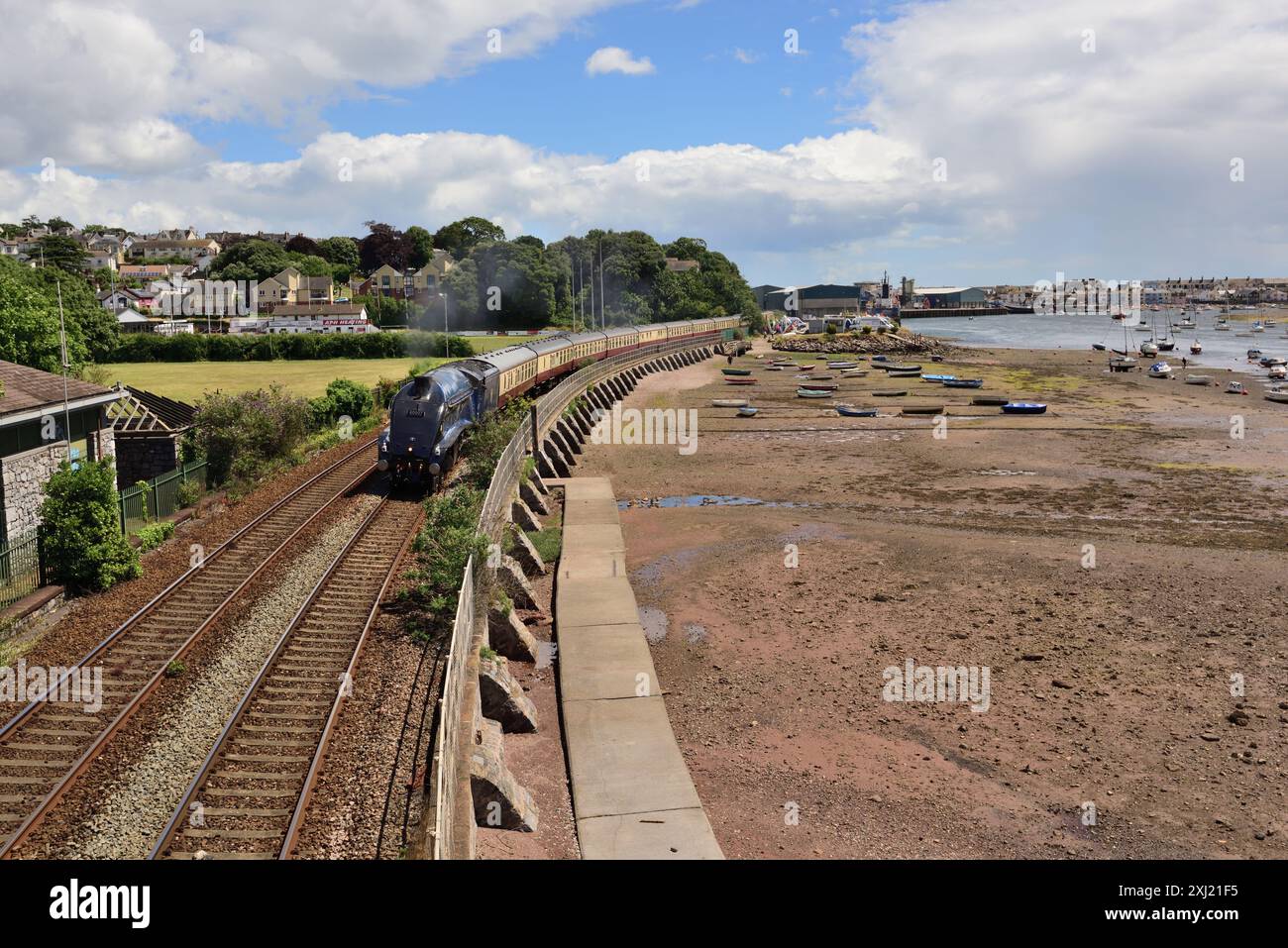LNER Class A4 Pacific No 60007 Sir Nigel Gresley passing the Teign ...