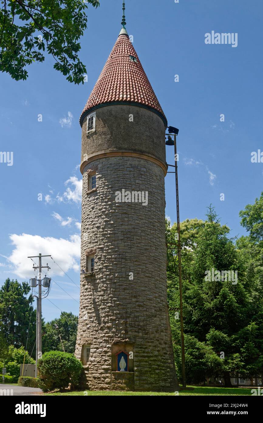 Peaked shingle roof hi-res stock photography and images - Alamy