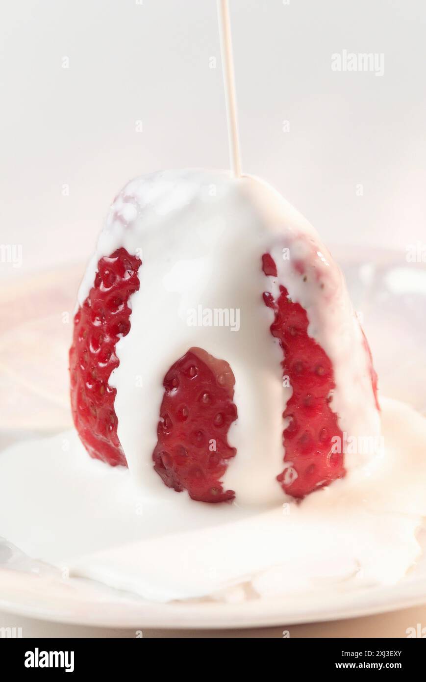 raspberry with single cream Stock Photo - Alamy