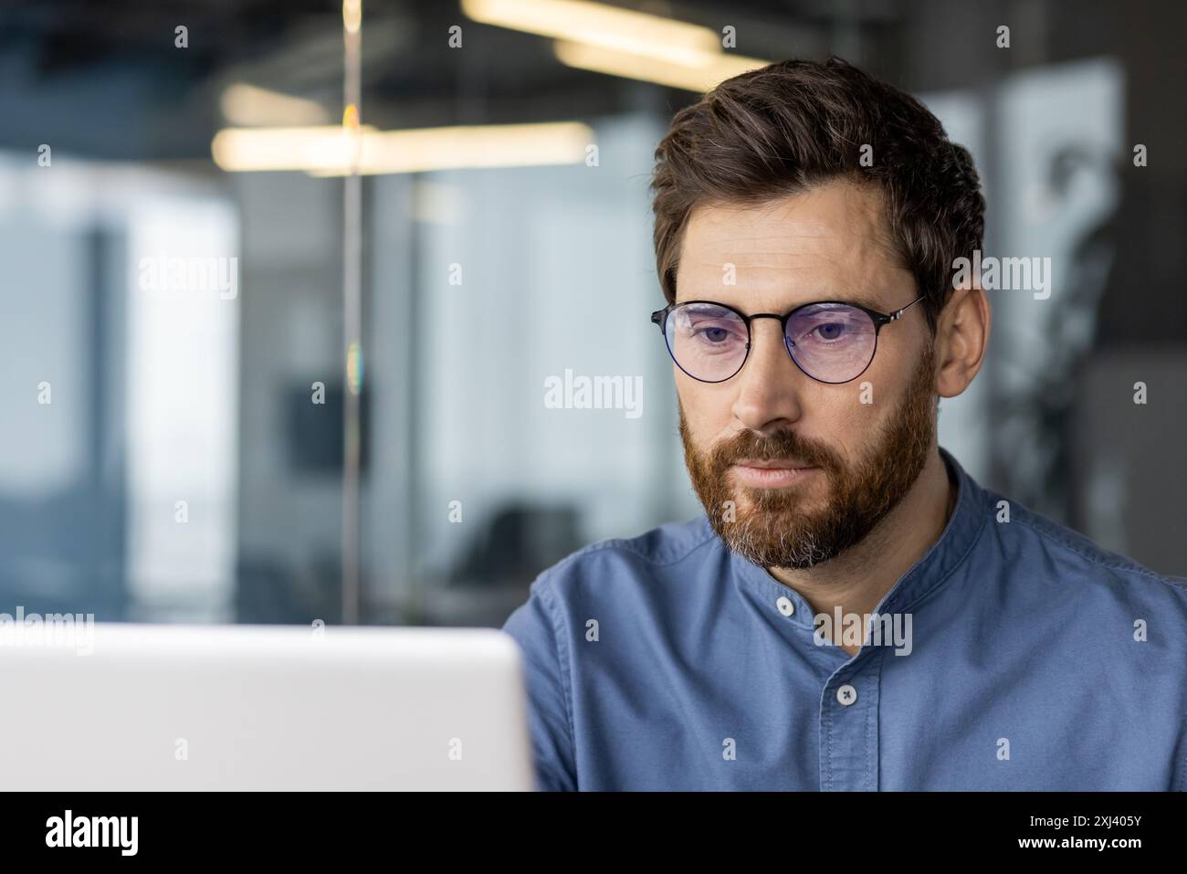 Caucasian male wearing glasses hi-res stock photography and images - Alamy