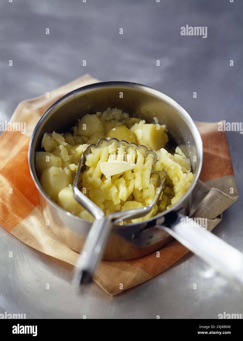 Mashing hi-res stock photography and images - Alamy