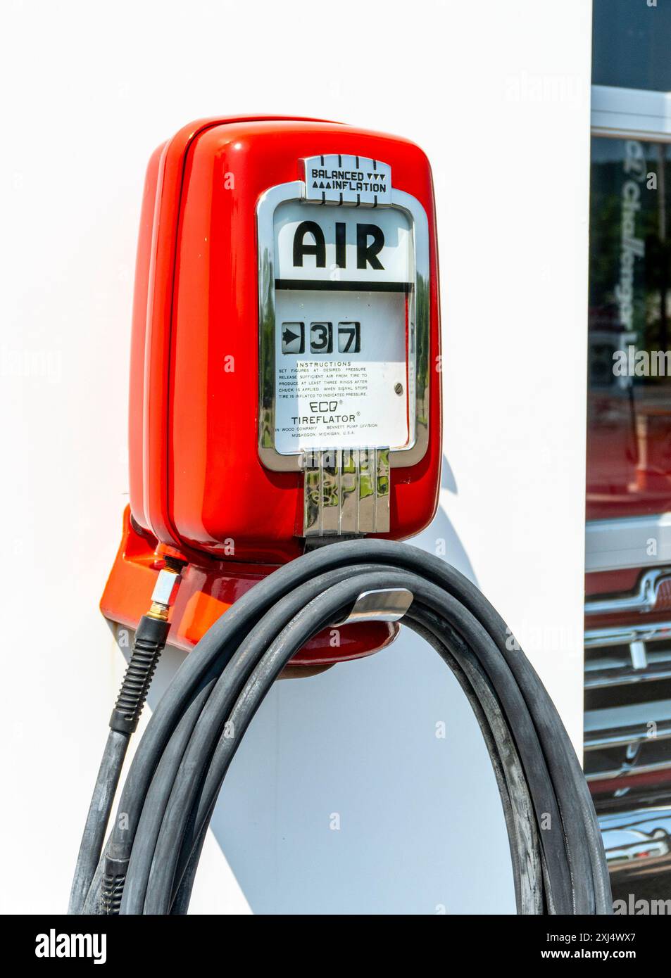 Petrol station air pump hires stock photography and images Alamy