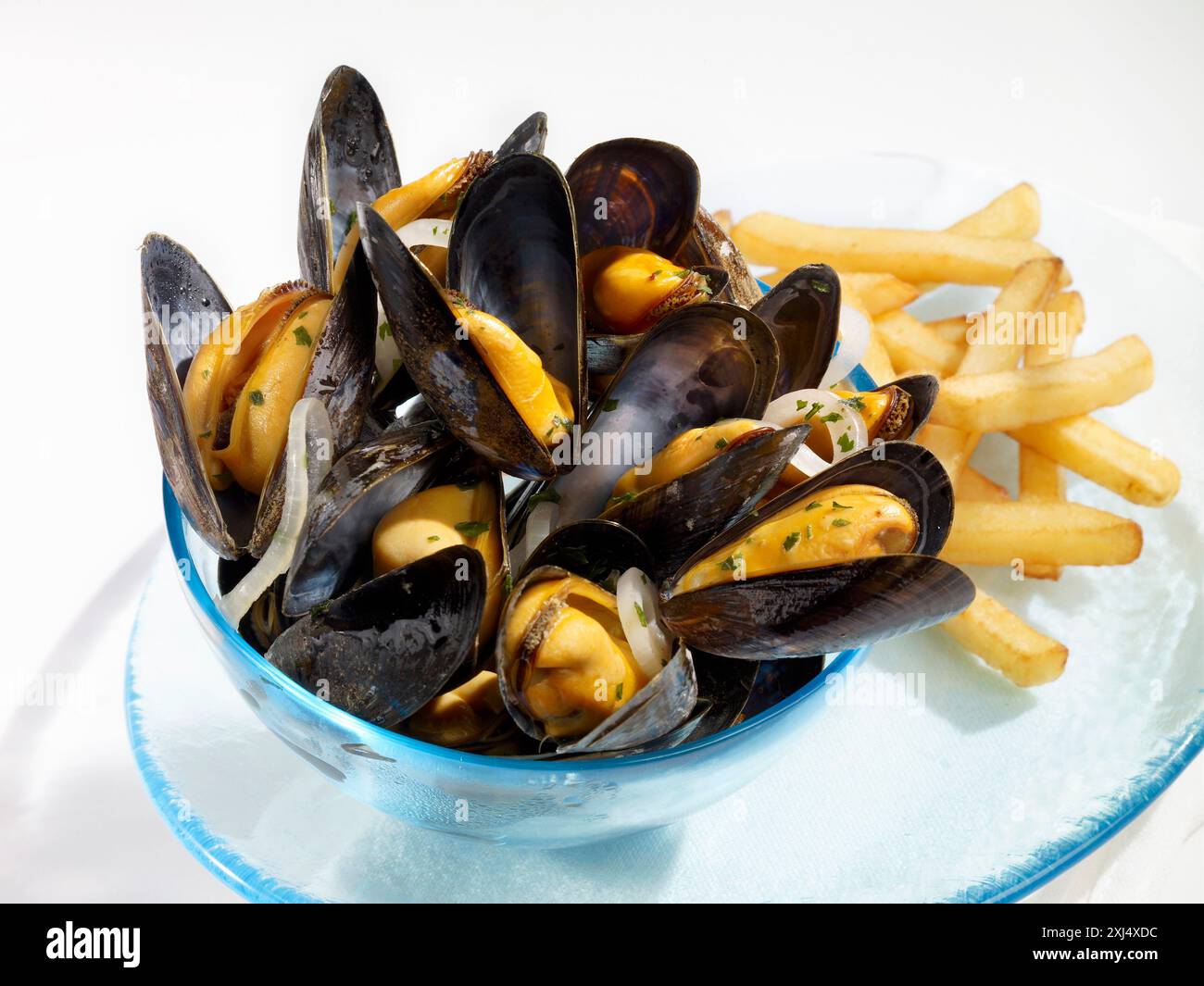 F Rence Muscles Mussels marinieres with French fries Stock Photo - Alamy