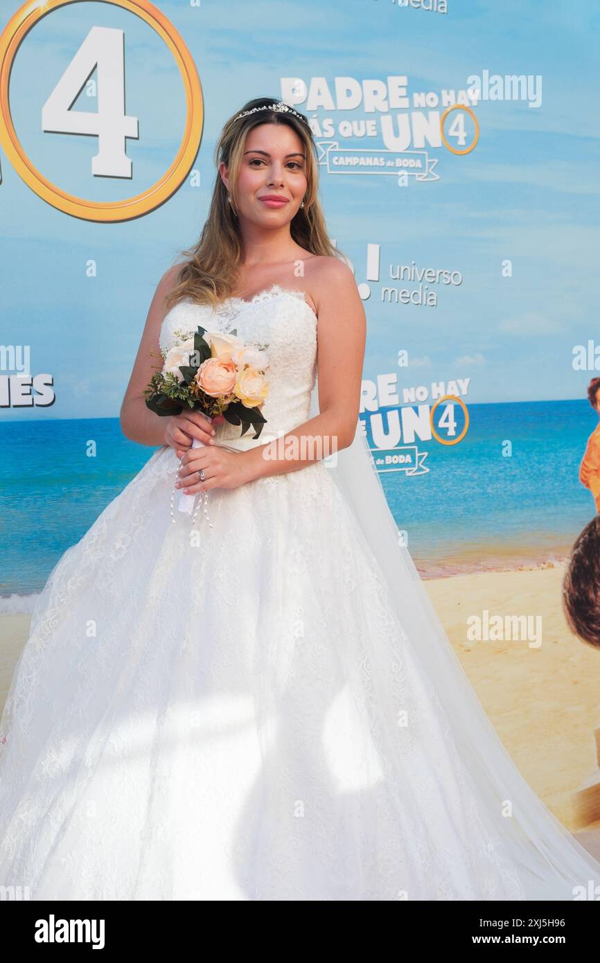 D martina hi-res stock photography and images - Page 2 - Alamy, image size:866x1390