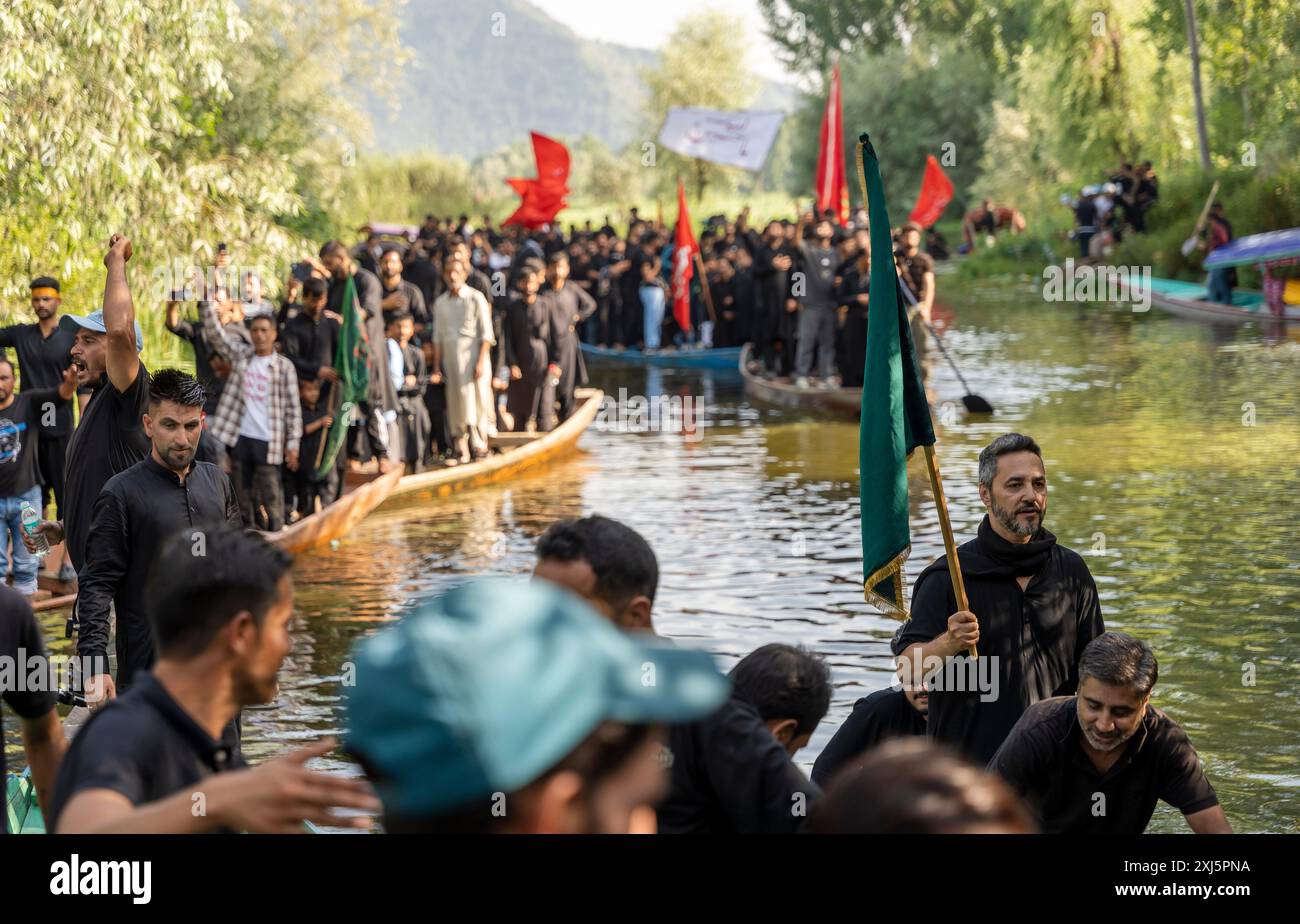 Kashmiri Shia Muslims hold religious flags and shout religious poems ...