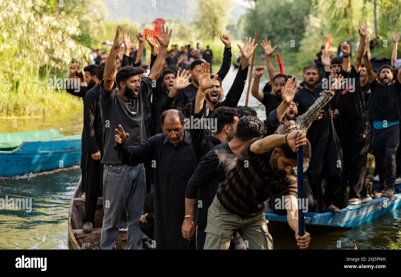 Kashmiri Shia Muslims shout pro-Palestinian slogans during a procession ...