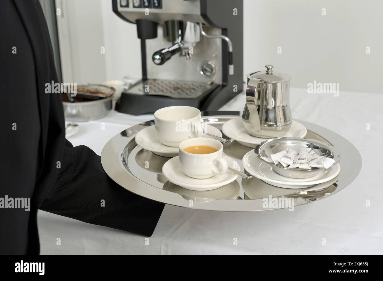 Silver tray with drinks waiter hi-res stock photography and images - Alamy