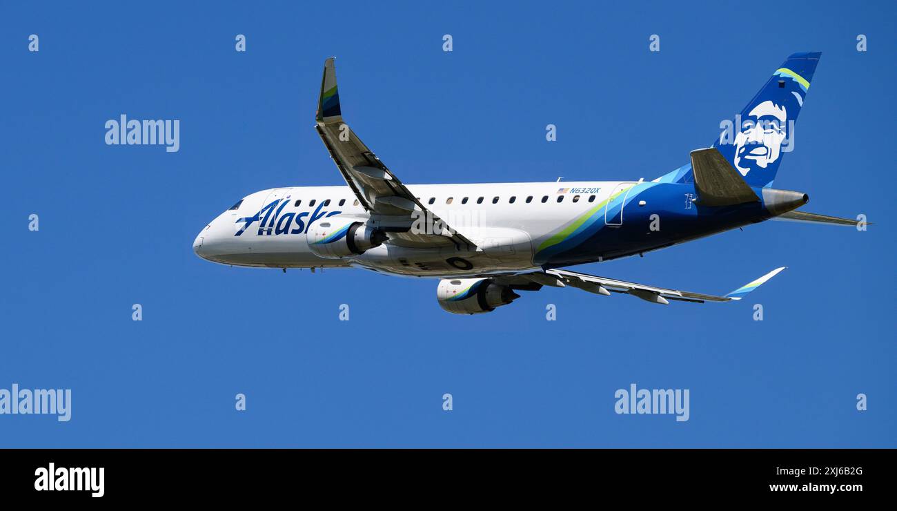 Alaska airlines embraer 175 hi-res stock photography and