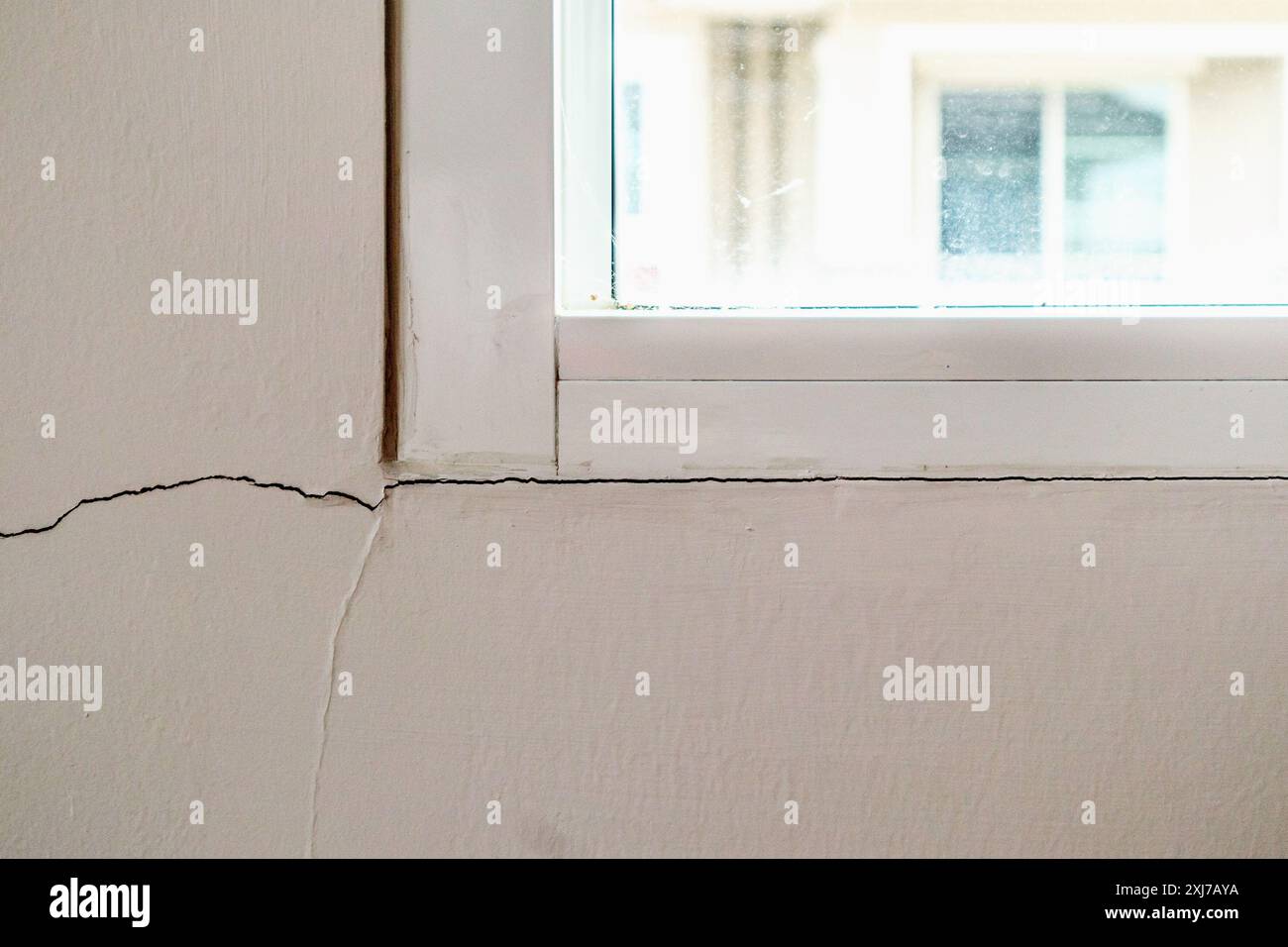 Structural crack concrete wall hi-res stock photography and images - Alamy