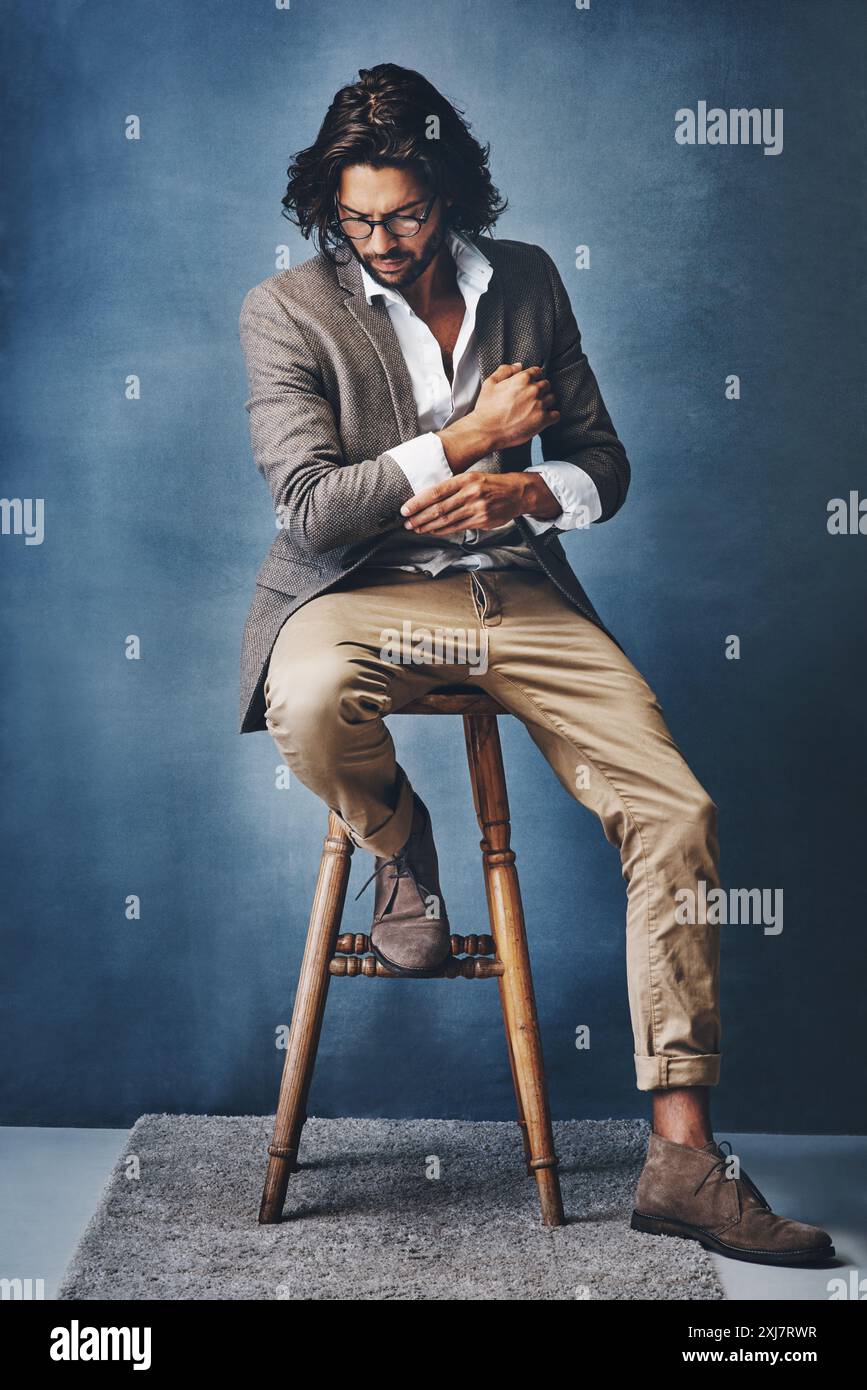 Employee sitting on stool hi-res stock photography and images - Alamy