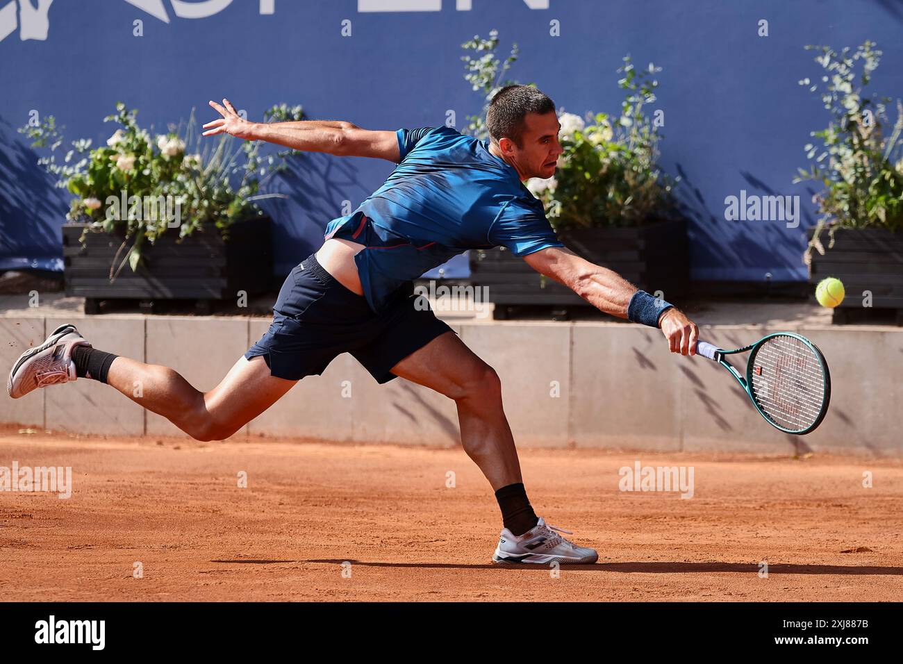 Hamburg, Hamburg, Germany. 16th July, 2024. Laslo Djere (SRB) returns with backhand during the HAMBURG OPEN - ATP500, Mens Tennis (Credit Image: © Mathias Schulz/ZUMA Press Wire) EDITORIAL USAGE ONLY! Not for Commercial USAGE! Stock Photo