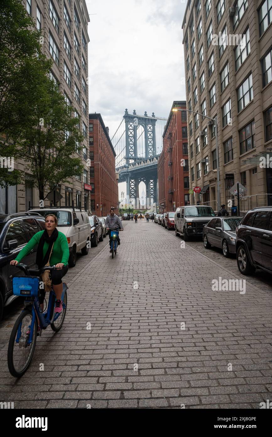 Dumbo new york cycle hi-res stock photography and images - Alamy