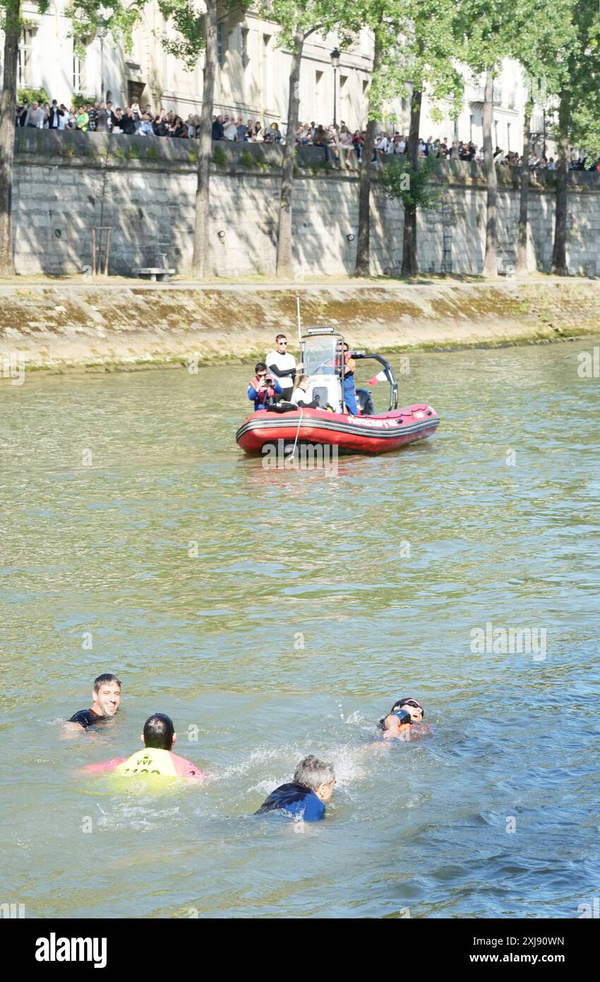 Anne Hidalgo (R), Paris Mayor and Tony Estanguet (L), President of the
