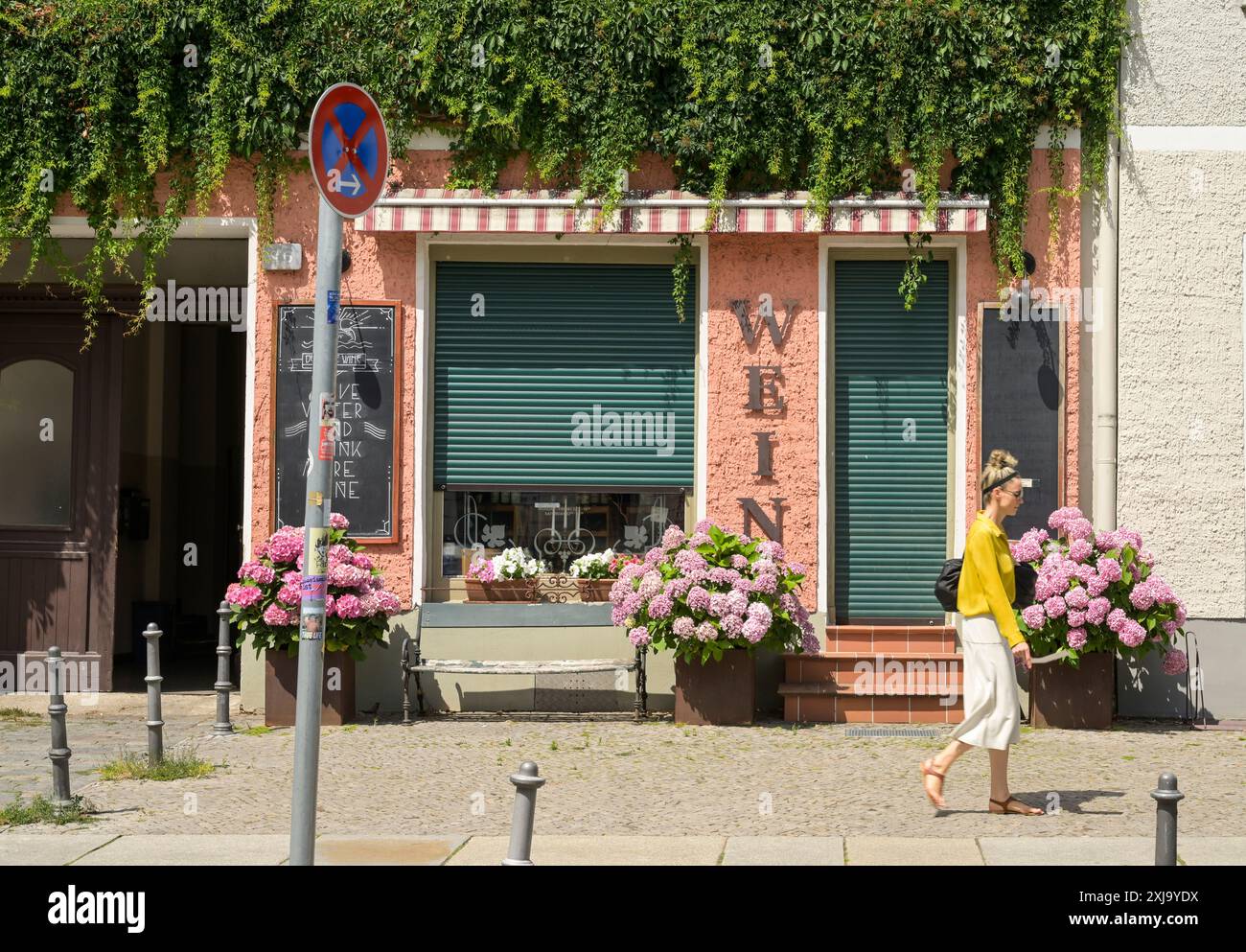 Weinhandlung hi-res stock photography and images - Alamy