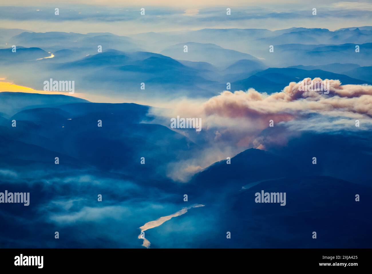 Forest fire aerial canada hi-res stock photography and images - Alamy