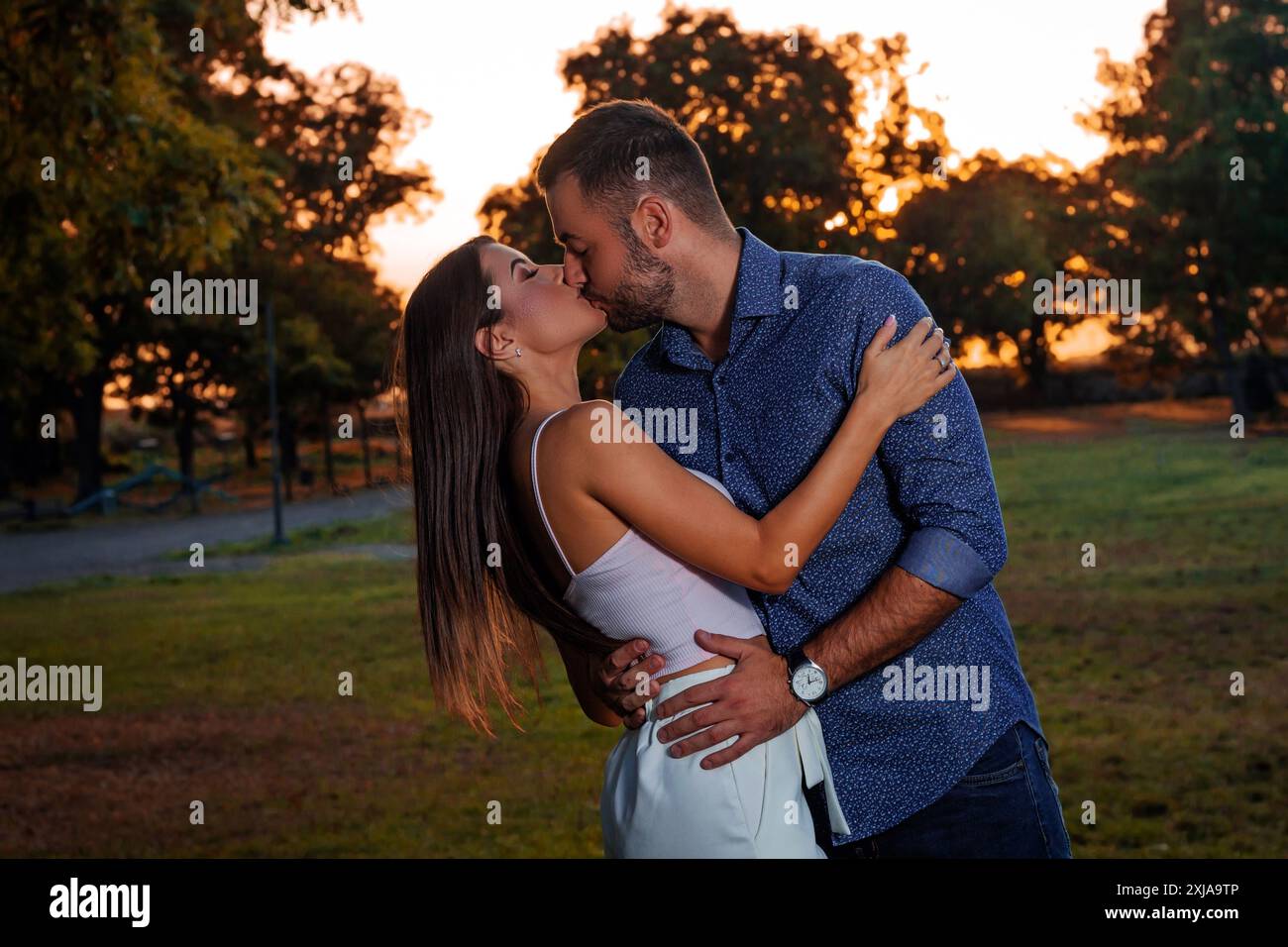 Romantic couple man woman kissing hi-res stock photography and images ...
