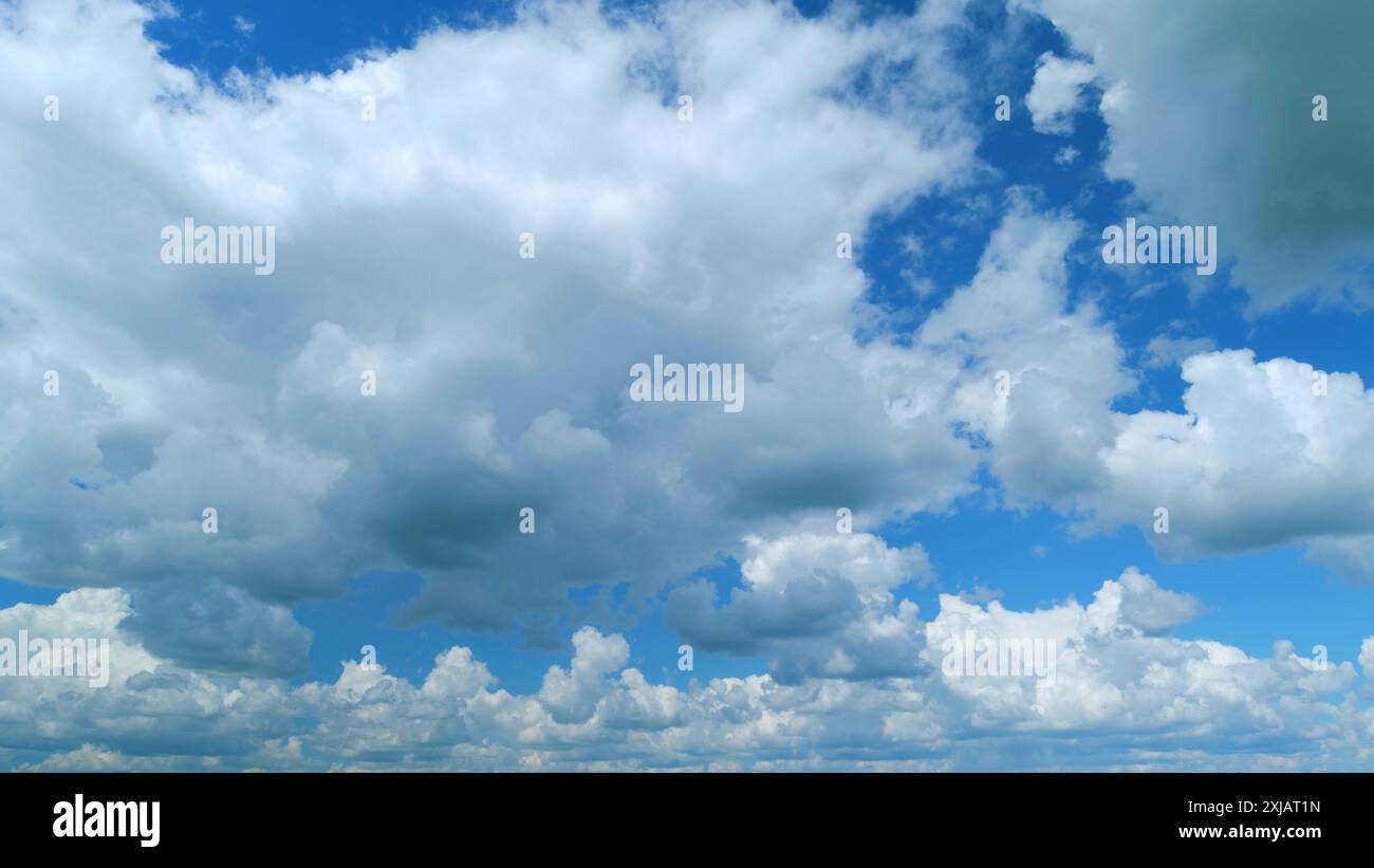 Time lapse cloud formation hi-res stock photography and images - Alamy