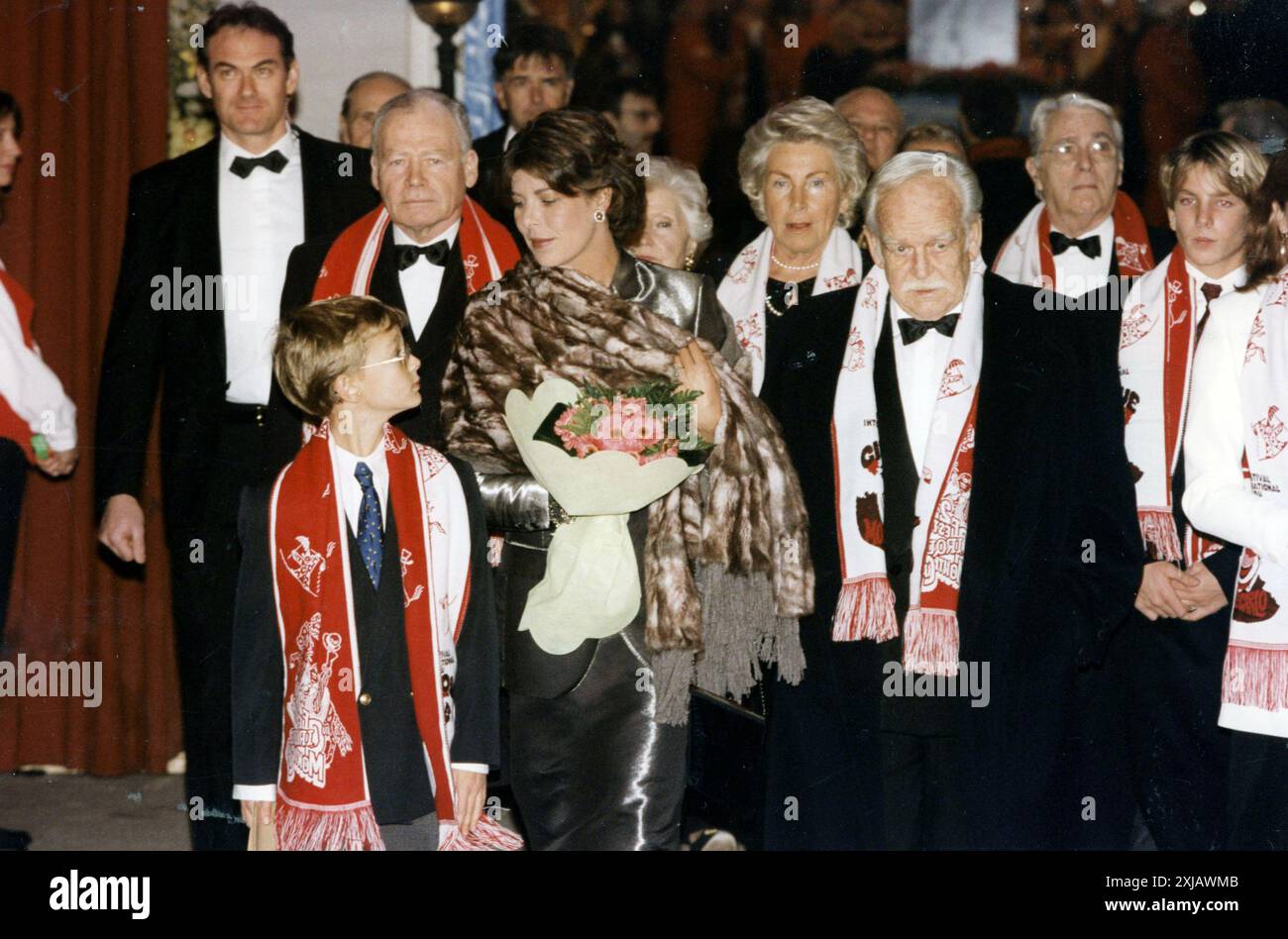 3 Febbraio 1998 Monaco Archivio Storico Olycom/LaPresse Pierre Rainier Stefano Casiraghi (La Colle, 5 settembre 1987) è l'ultimo dei tre figli di Carolina di Monaco e del suo secondo marito Stefano Casiraghi. Fratello di Andrea e Charlotte, è ottavo nella linea di successione al trono di Monaco. Nella Foto: Da sinistra Pierre Rainier Stefano Casiraghi, Carolina di Monaco e Ranieri di Monaco durante il festivale di Circo di Monte carlo  In the photo: From left Pierre Rainier Stefano Casiraghi, Carolina of Monaco and Ranieri of Monaco during the Monte Carlo Circus Festival Stock Photo