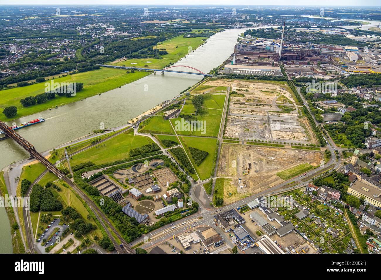 Luftbild, Rheinpark Duisburg am Fluss Rhein und geplante Wohnanlage ...