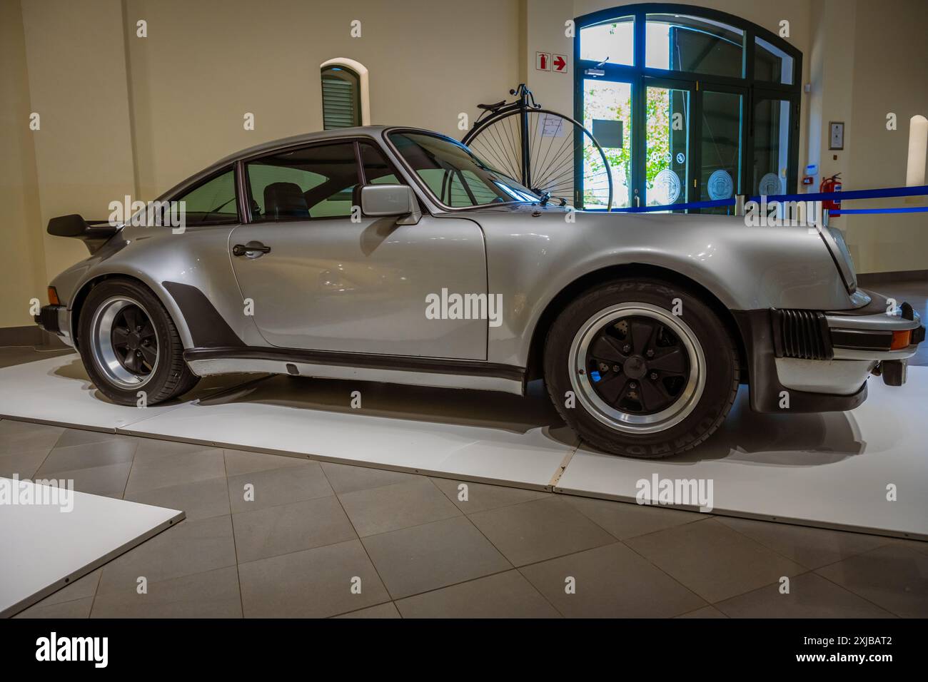 Black porsche 930 turbo hi-res stock photography and images - Alamy