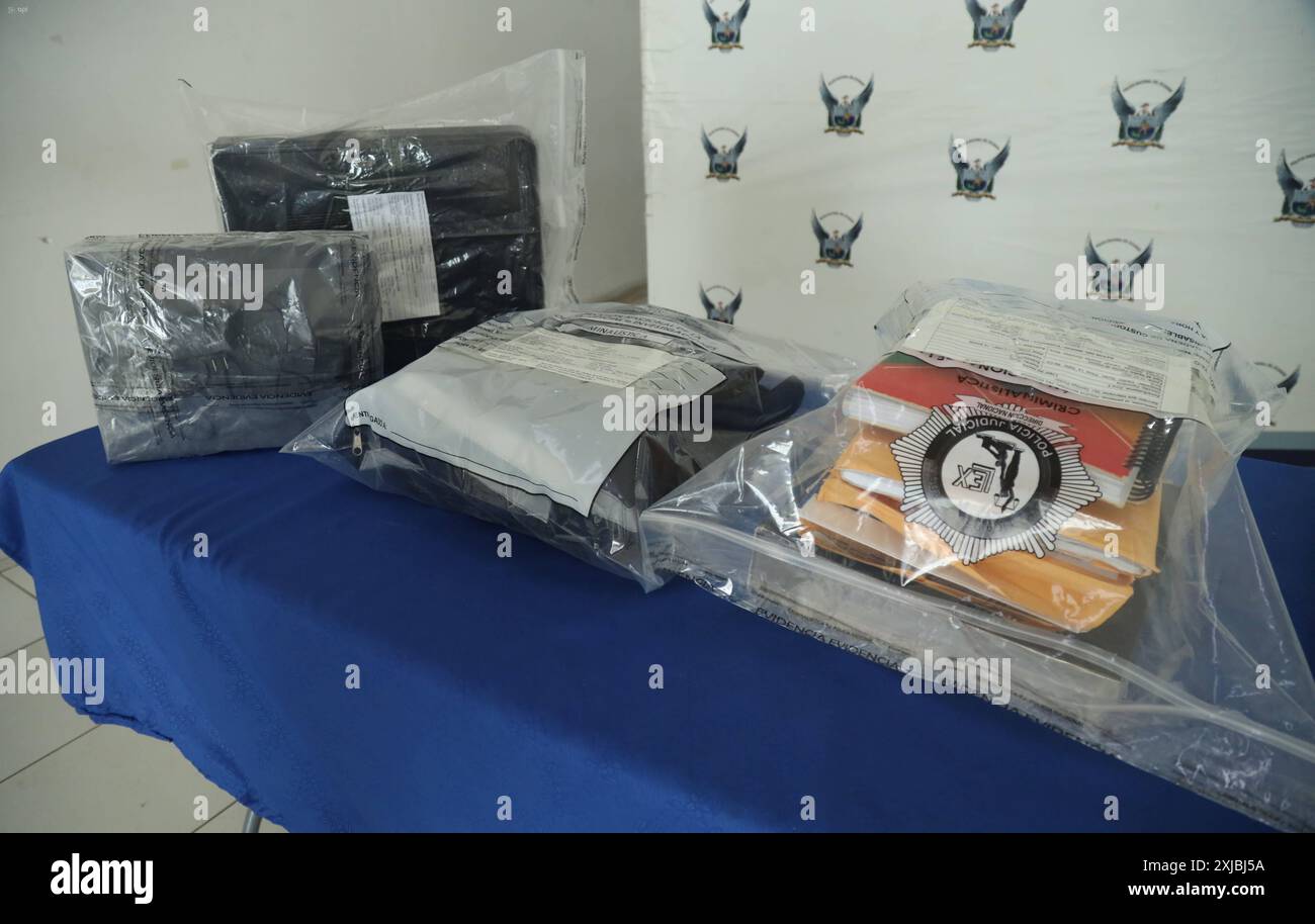 Armas y drogas hi-res stock photography and images - Alamy