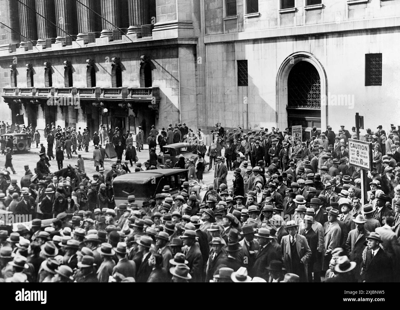 Crowd of people gather outside the New York Stock Exchange following the stock market crash, New York City, New York, USA, New York World-Telegram and the Sun Newspaper Photograph Collection, October 1929 Stock Photo