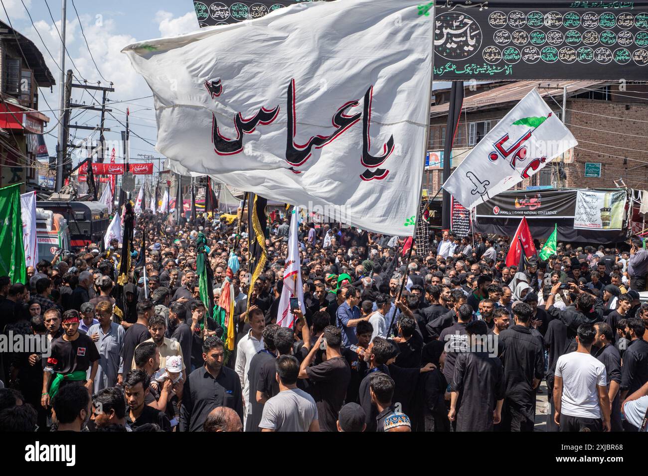 Srinagar, India. 17th July, 2024. Shiite Muslim mourners take part in a ...