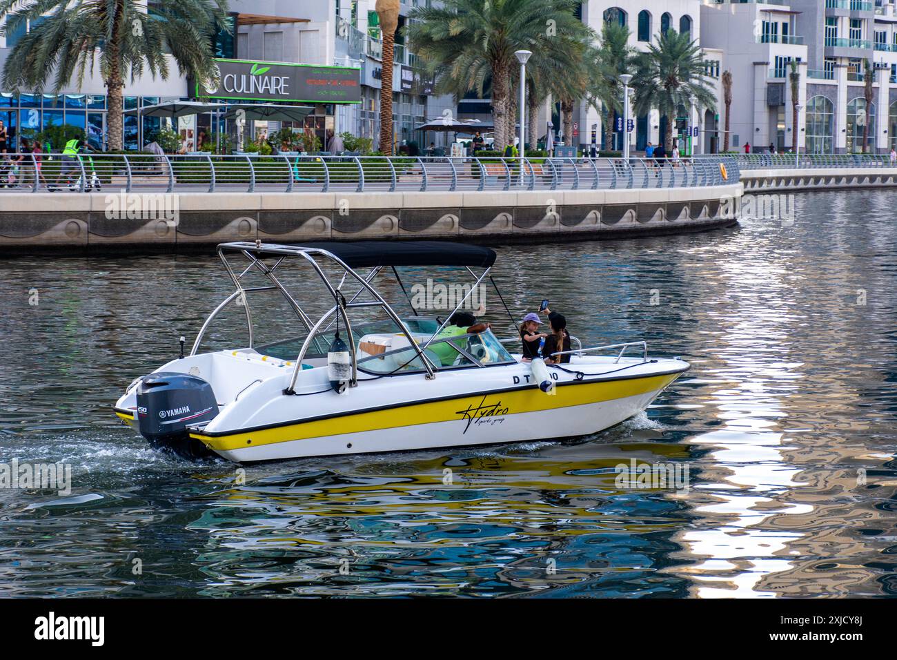 Small boat cruising waterfront hi-res stock photography and images - Alamy