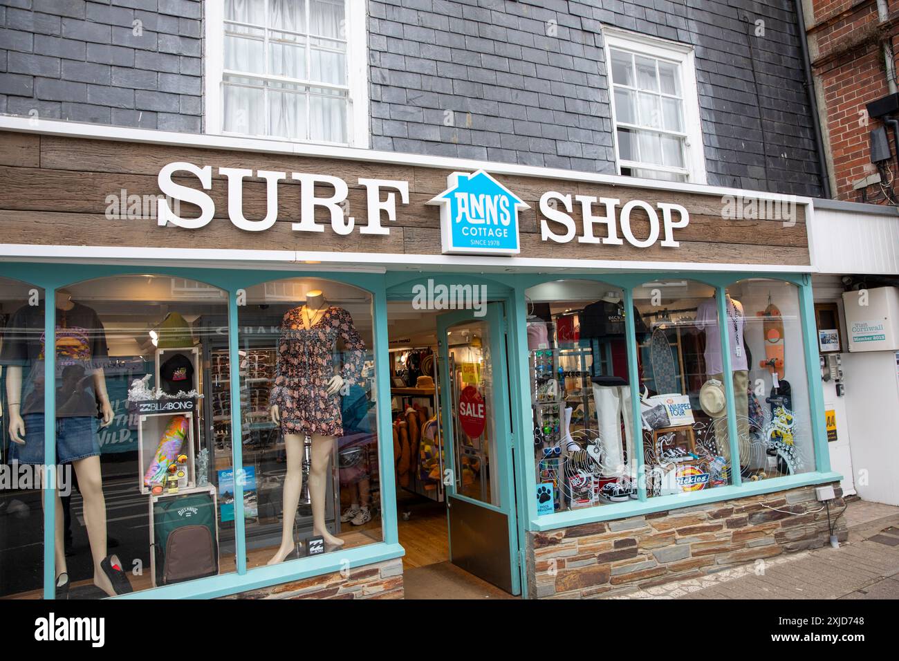 Anns cottage surf shop hi res stock photography and images Alamy