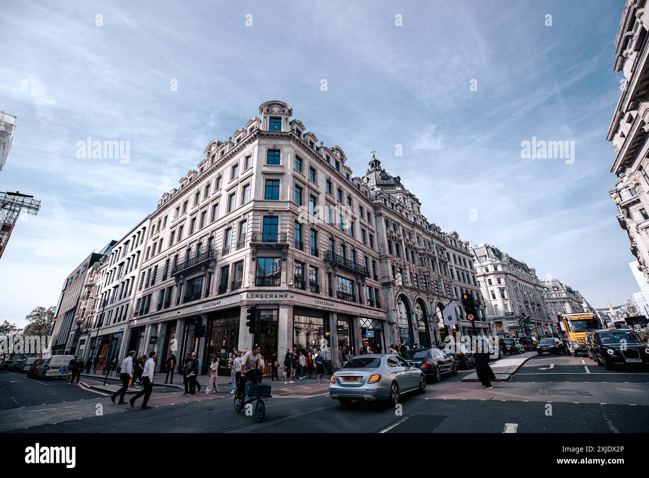 Bustling street scene featuring hi-res stock photography and images - Alamy