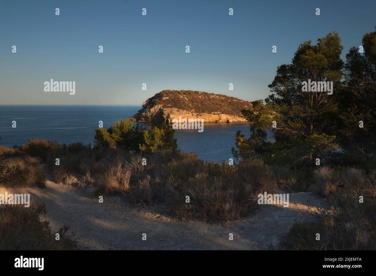 Serene rocky beach calm hi-res stock photography and images - Alamy