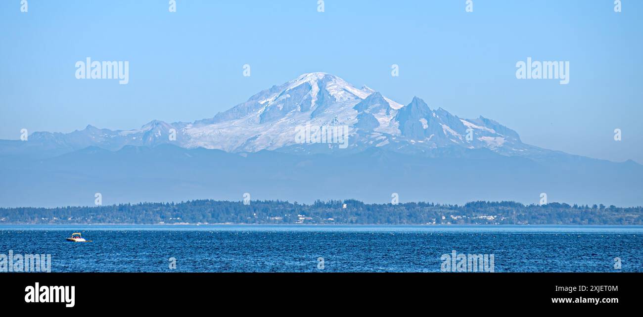 Beautiful view of mountain Baker from the Tsawwassen bech in the evening time Stock Photo