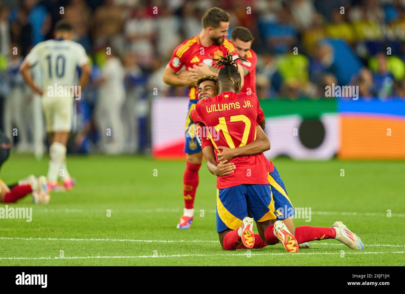 Lamine Yamal, ESP 19 Nico Williams, ESP 17 celebrate after the final