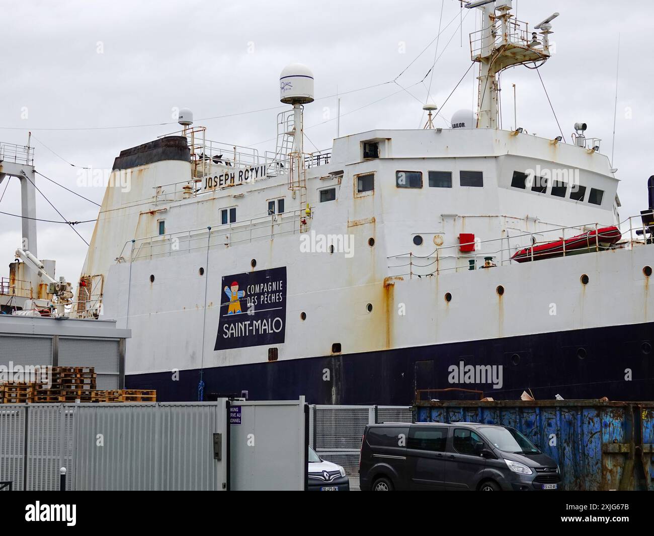 JOSEPH ROTY 2, Fish Factory ship, sailing under the flag of France ...