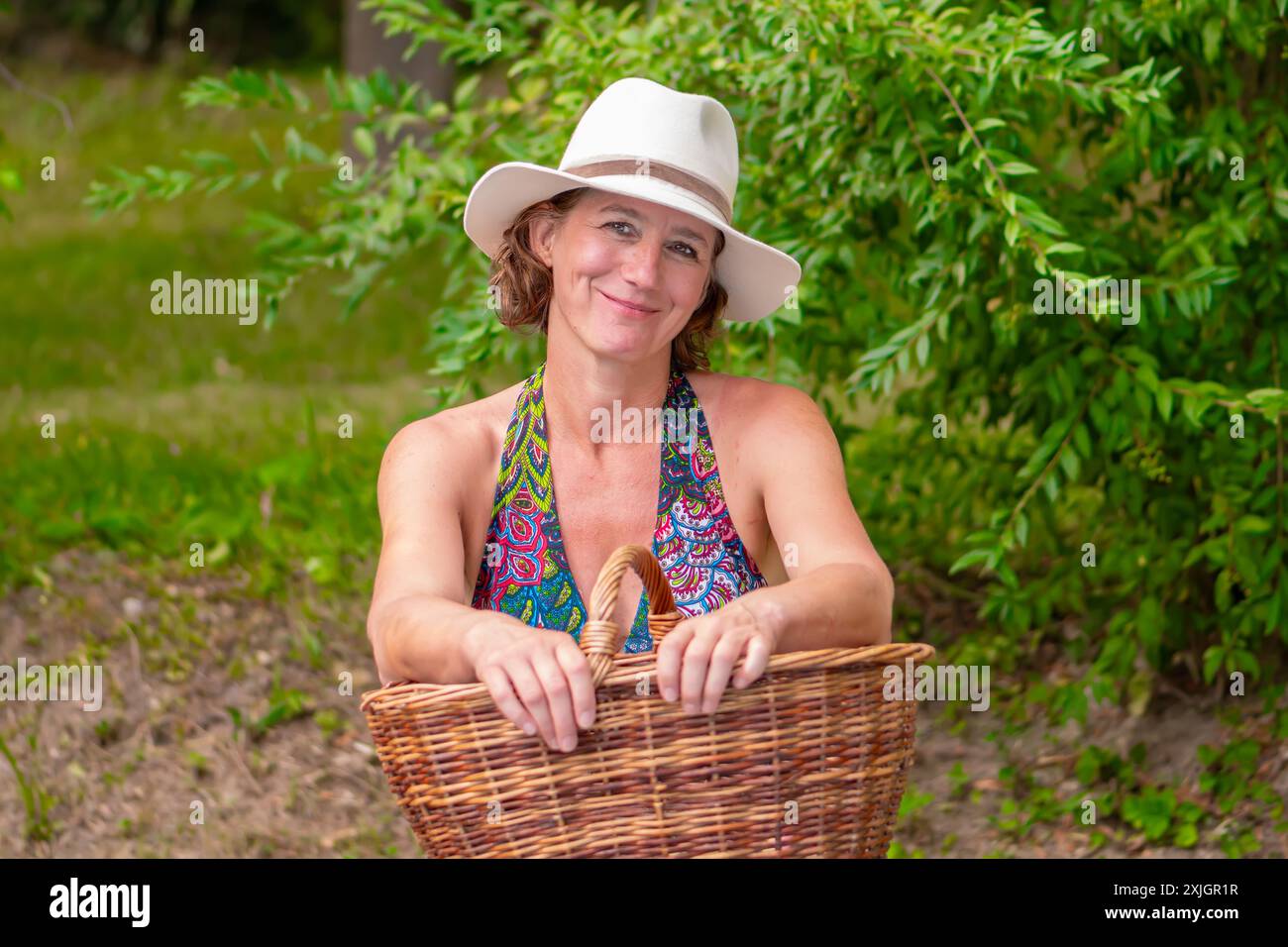 Elderly woman wearing floral hi-res stock photography and images - Alamy
