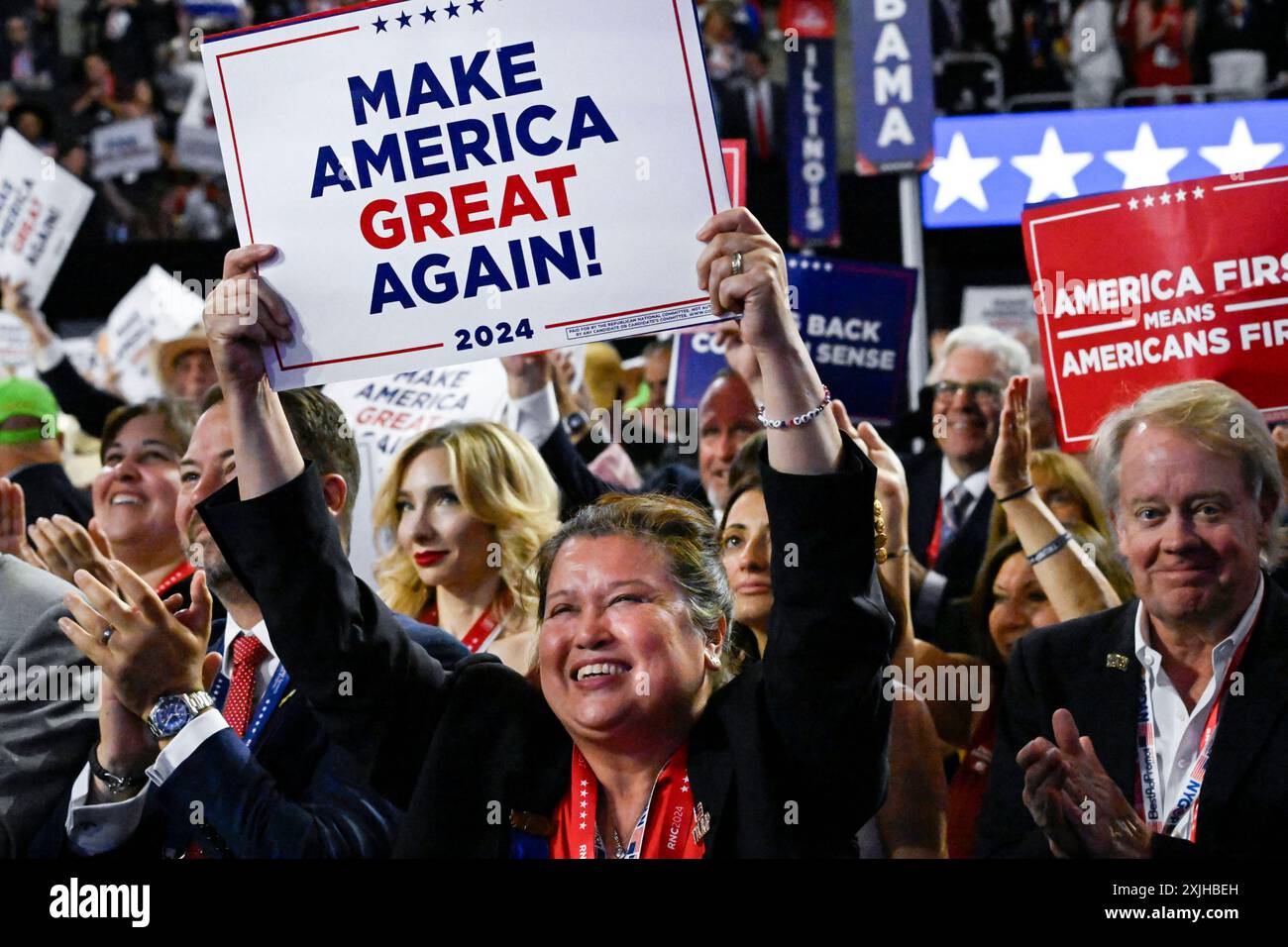Republicain Milwaukee, United States. 18th July, 2024. Delegates from New York wave ...