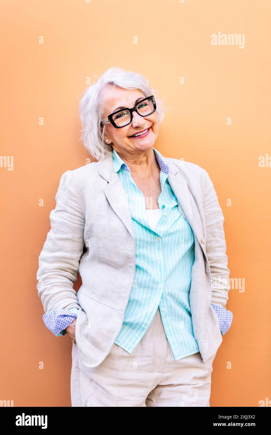 Stylish mature woman alone hi-res stock photography and images - Alamy