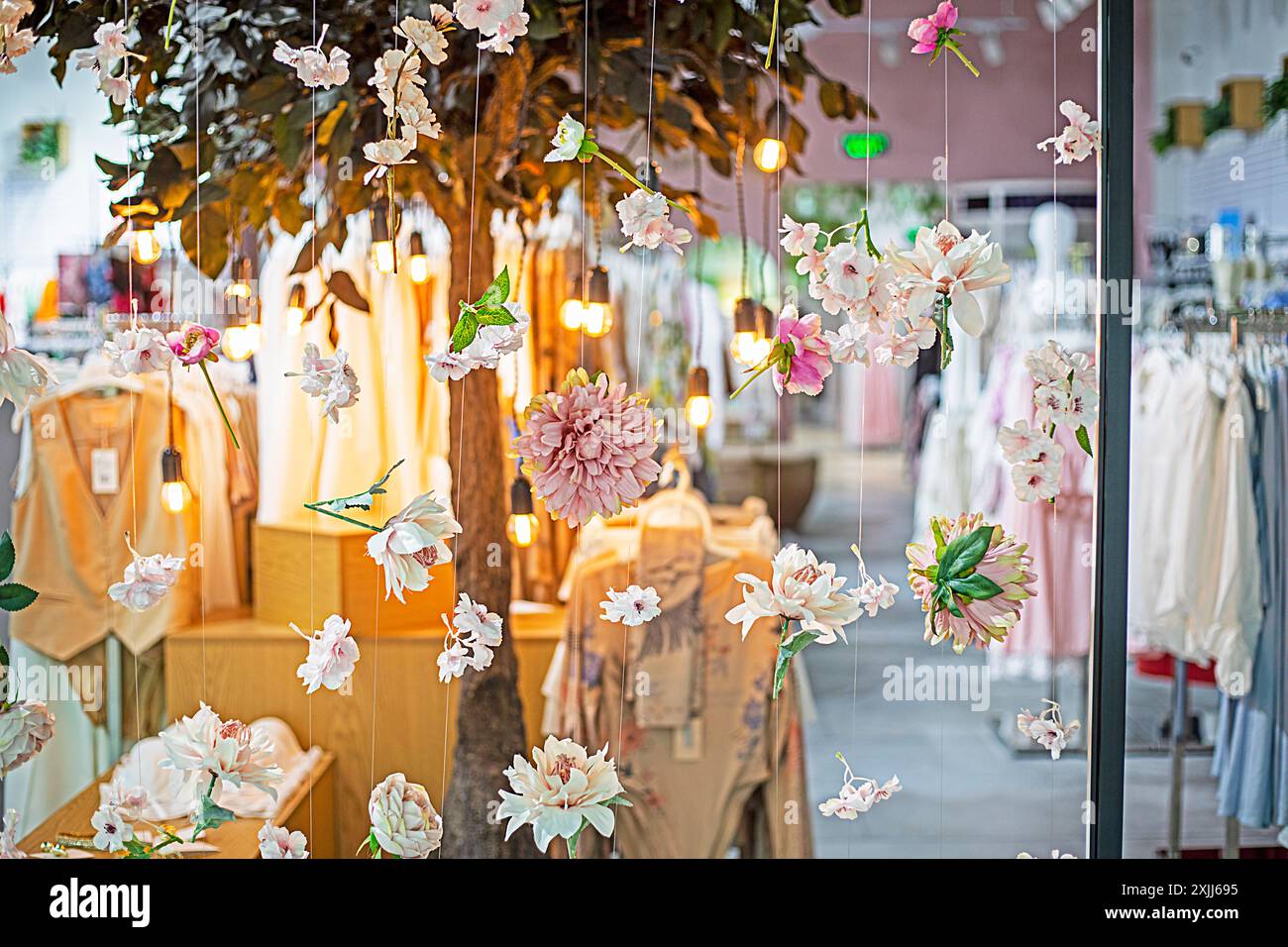 Decorative decoration flowers floristry styles clothing store modern interior floral arrangements stylish decor flower designs store ambiance Stock Photo Alamy