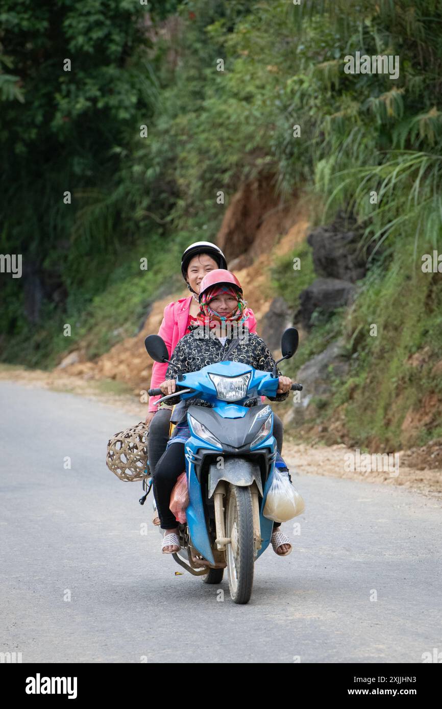 Vietnamese Motorcycle Rider Vietnamese woman riding motorcycle hi-res stock photography and images ...