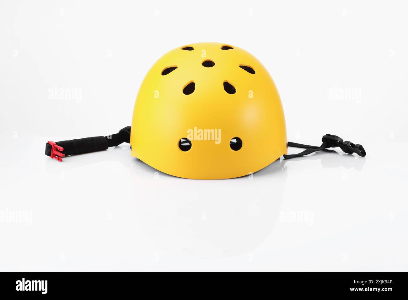 Yellow cycle helmet hi-res stock photography and images - Alamy